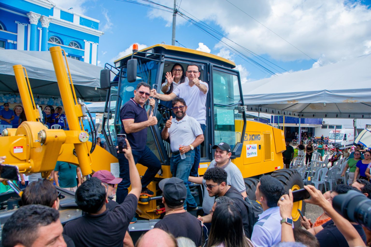 PREFEITA IRACILDA ALHO ENTREGA EQUIPAMENTOS À POPULAÇÃO GURUPAENSE